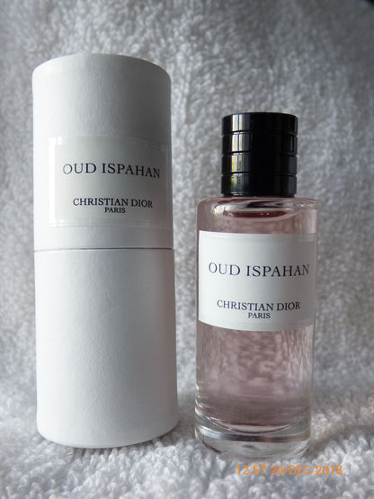 Oud Ispahan – Timeless Luxury  عود إسبهان – فخامة خالدة ✨